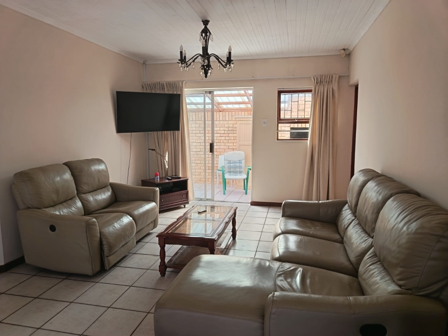 To Let 2 Bedroom Property for Rent in Wavecrest Eastern Cape